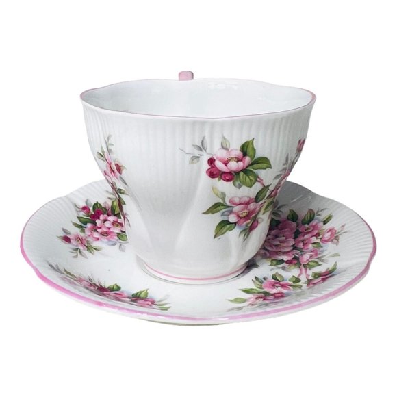 Royal Albert Fine Bone China Vintage Apple Blossom Tea Cup & Saucer - Picture 5 of 9